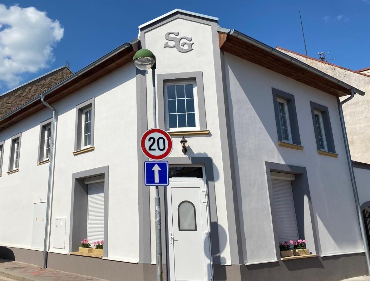 Sg Apartmanovy Dum Горжице Экстерьер фото